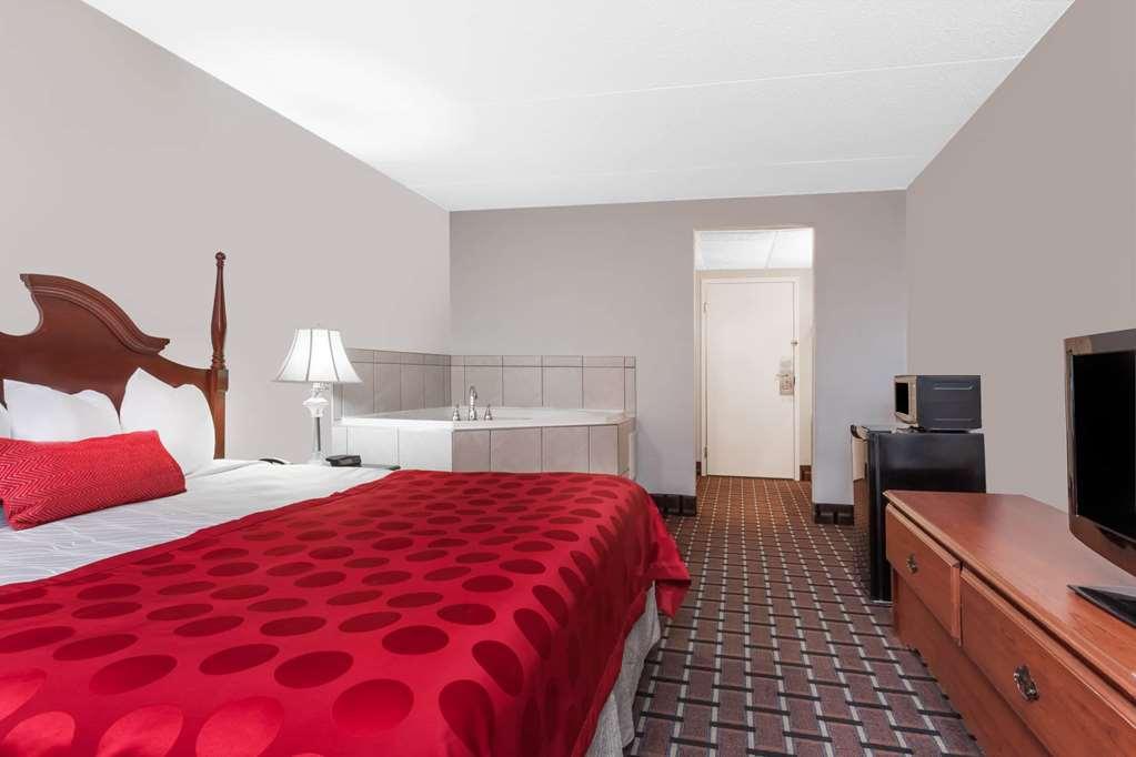 Ramada By Wyndham Henderson/Evansville Habitación foto